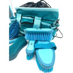 Zoom sur les brosses du set de pansage bicolore Fika turquoise / bleu ciel