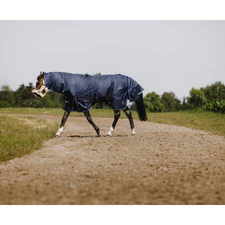 Couverture 100 g Classic Combo 1200 D Equithème sur un cheval vue de profil