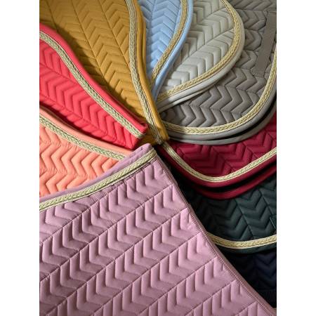Eventail de 10 coloris de tapis de selle Softy Equithème