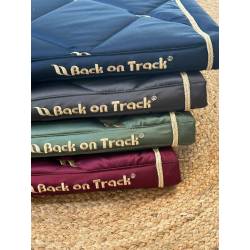 4 coloris de tapis de dressage Night Collection Back on Track