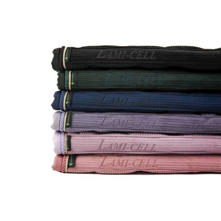 6 coloris de tapis de dressage Luxor Lamicell posés les un sur les autres