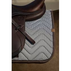 Zoom sur le tapis de selle Tweedytan Pied de Poule Blanc Equithème