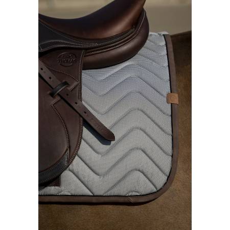Zoom sur le tapis de selle Tweedytan Pied de Poule Blanc Equithème
