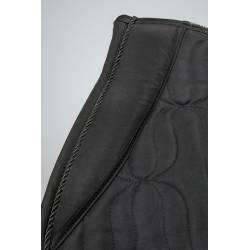 Zoom sur le devant du tapis de selle Deep nights noir