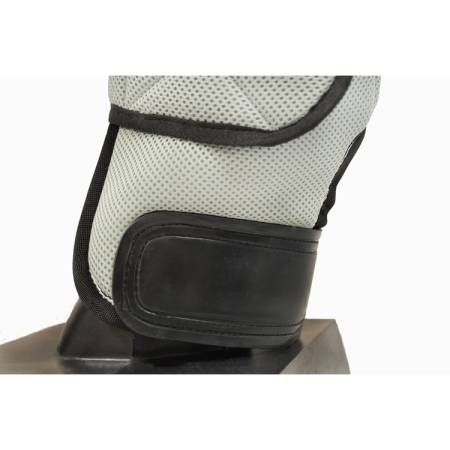 Zoom sur le bas d'une protection de transport en tissu Mesh respirant grise T de T