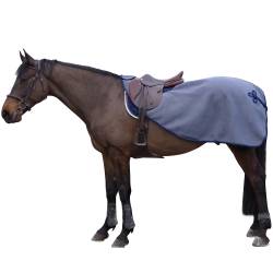 Couvre reins polaire avec Brandebourg Canter sur un cheval