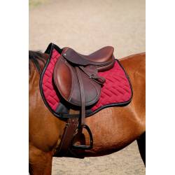 Tapis de selle Impulsion rouge foncé Equithème sur un cheval