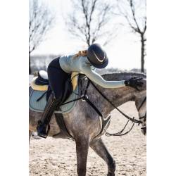 Tapis de selle Florence sauge HKM sur un cheval gris monté
