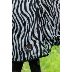 Zoom sur le pli d'aisance de la chemise combo anti-mouches Zebra HKM sur un cheval