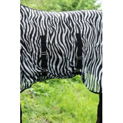 Zoom sur les sangles ventrales de la chemise combo anti-mouches Zebra HKM sur un cheval