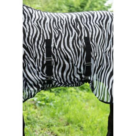 Zoom sur les sangles ventrales de la chemise combo anti-mouches Zebra HKM sur un cheval