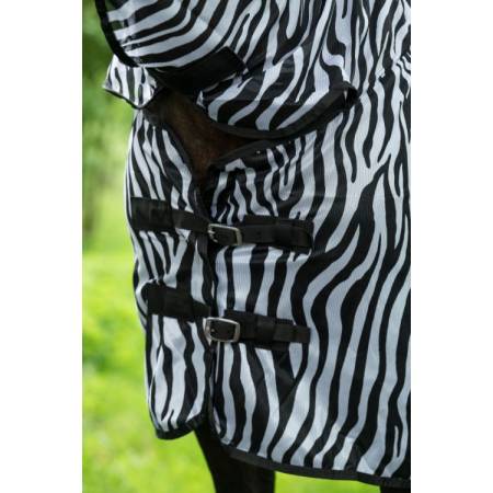 Zoom sur les fermetures avant de la chemise combo anti-mouches Zebra HKM sur un cheval