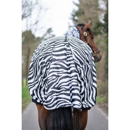 Zoom sur le rabat queue de la chemise anti-eczéma Zebra HKM sur un cheval