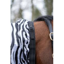 Zoom sur l'attache de nuque de la chemise anti-eczéma Zebra HKM sur un cheval