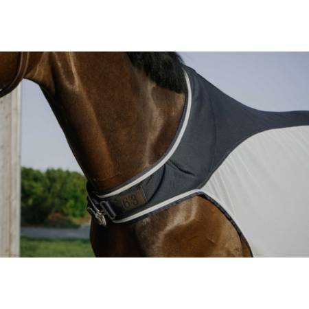 Zoom sur l'avant de la chemise de marcheur anti-insectes Flycool Equithème