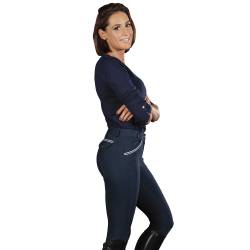 Pantalon d'équitation Cayenne fond silicone Flags&Cup porté par une femme de profil