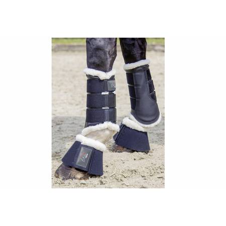 Guêtres mouton HKM Confort noir sur un cheval