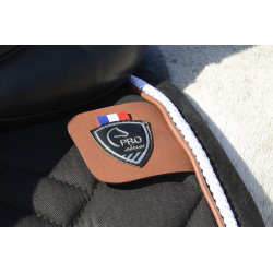 Zoom sur le logo du tapis de dressage noir Sport Pro Series