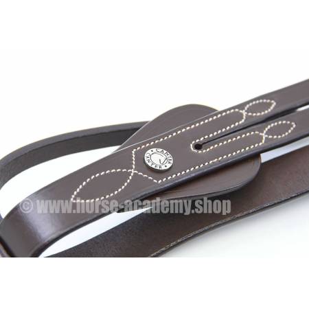 Zoom sur la martingale à anneaux en cuir marron Canter