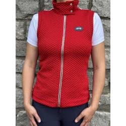 Gilet sans manche Rouge GPA porté vue de face