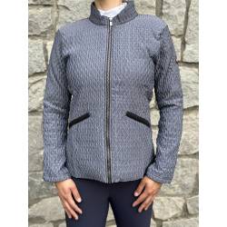 Veste zippée grise et noire GPA portée vue de face