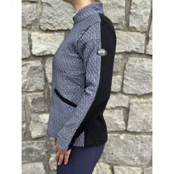 Veste zippée grise et noire GPA portée vue de profil