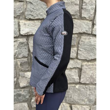 Veste zippée grise et noire GPA portée vue de profil