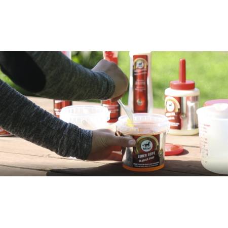 Utilisation du savon pour cuir Leovet