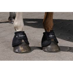 Cloches 1680 D Kevlar® Norton sur les sabots d'un cheval
