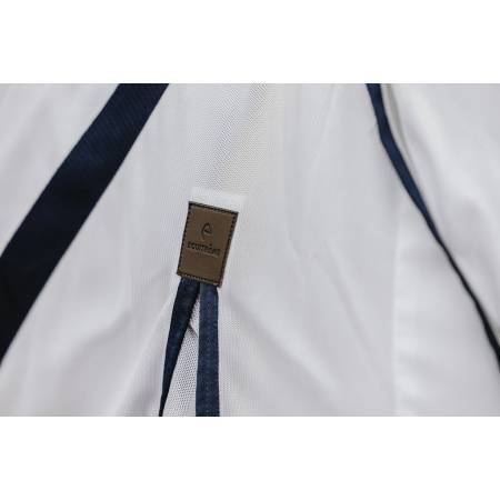 Zoom sur le pli d'aisance et le logo de la chemise mesh Combo Equithème